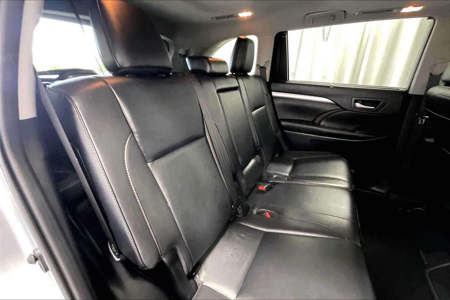 used 2019 Toyota Highlander car, priced at $28,277
