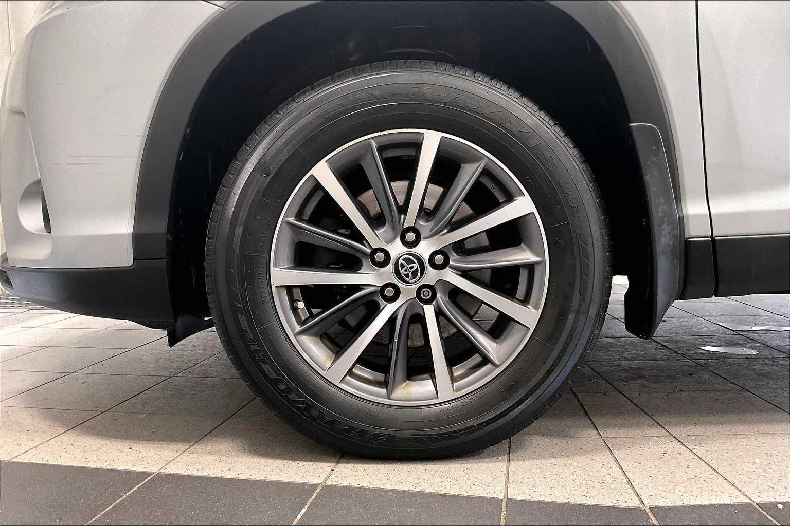 used 2019 Toyota Highlander car, priced at $28,277