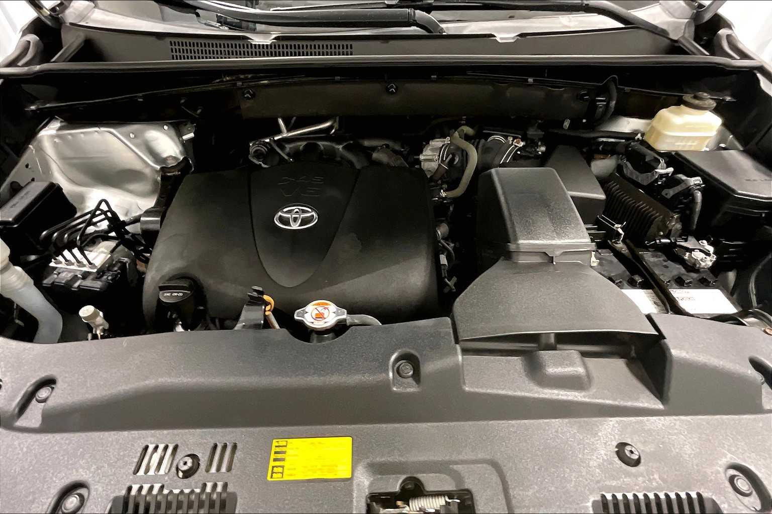 used 2019 Toyota Highlander car, priced at $28,277