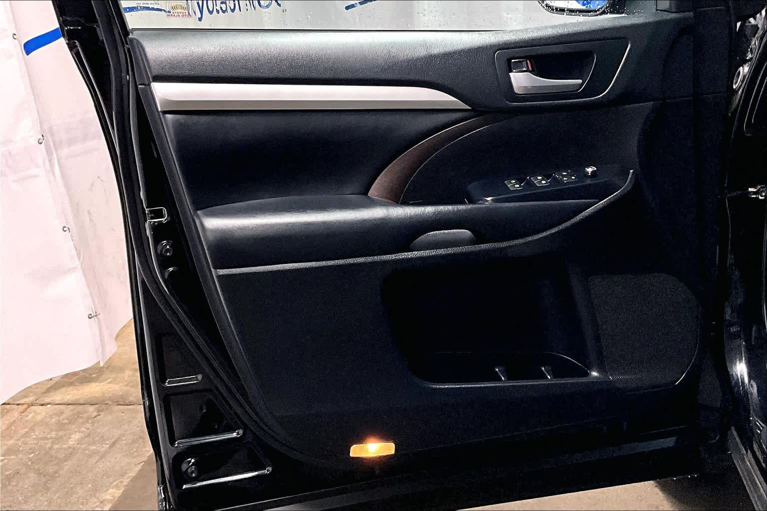 used 2019 Toyota Highlander car, priced at $26,988