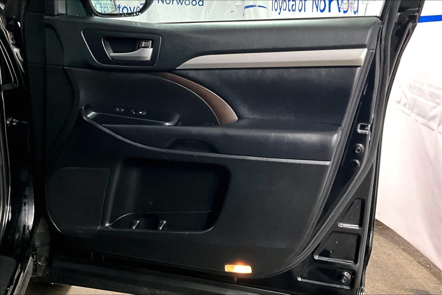 used 2019 Toyota Highlander car, priced at $26,988
