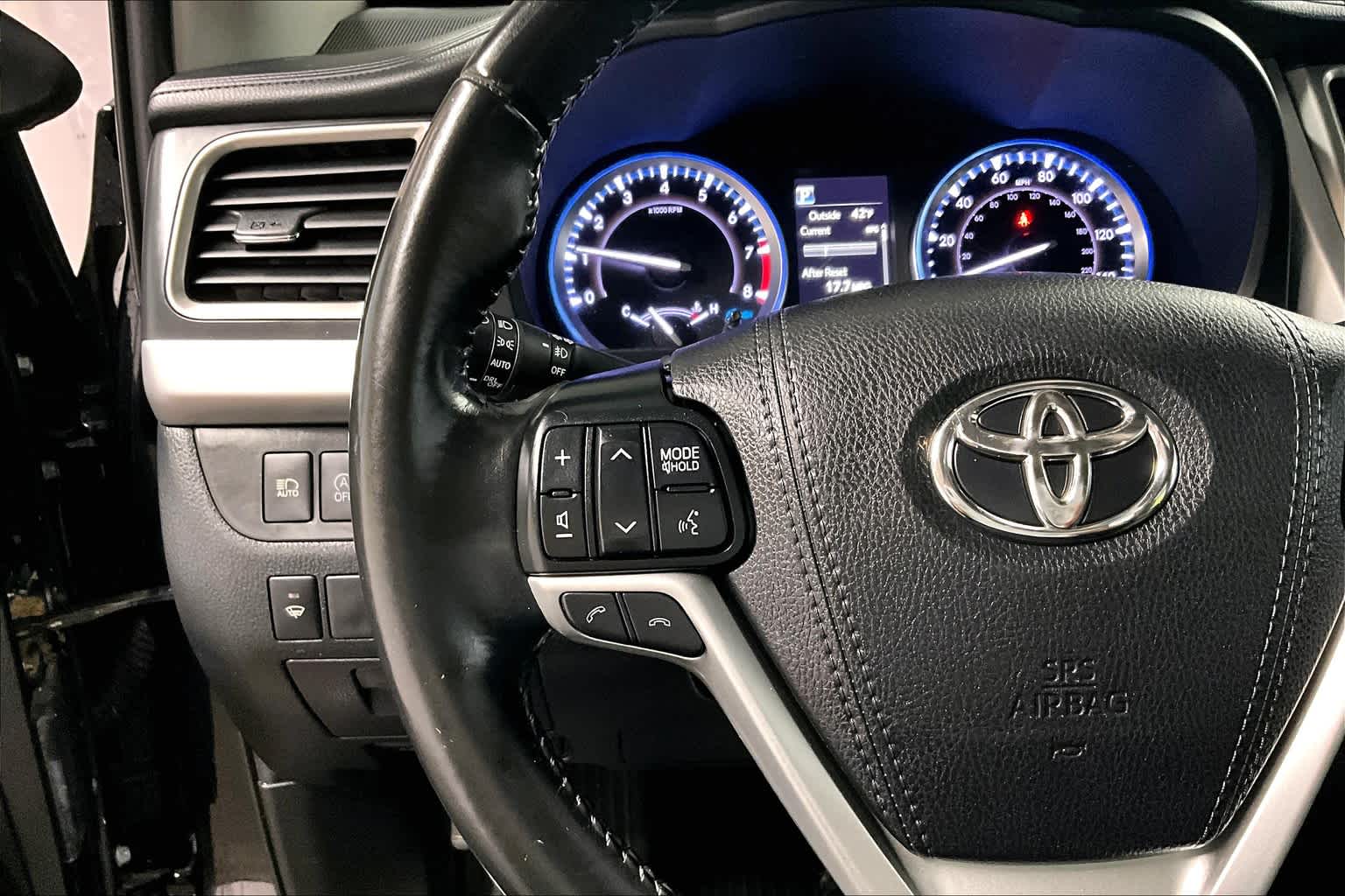 used 2019 Toyota Highlander car, priced at $26,988