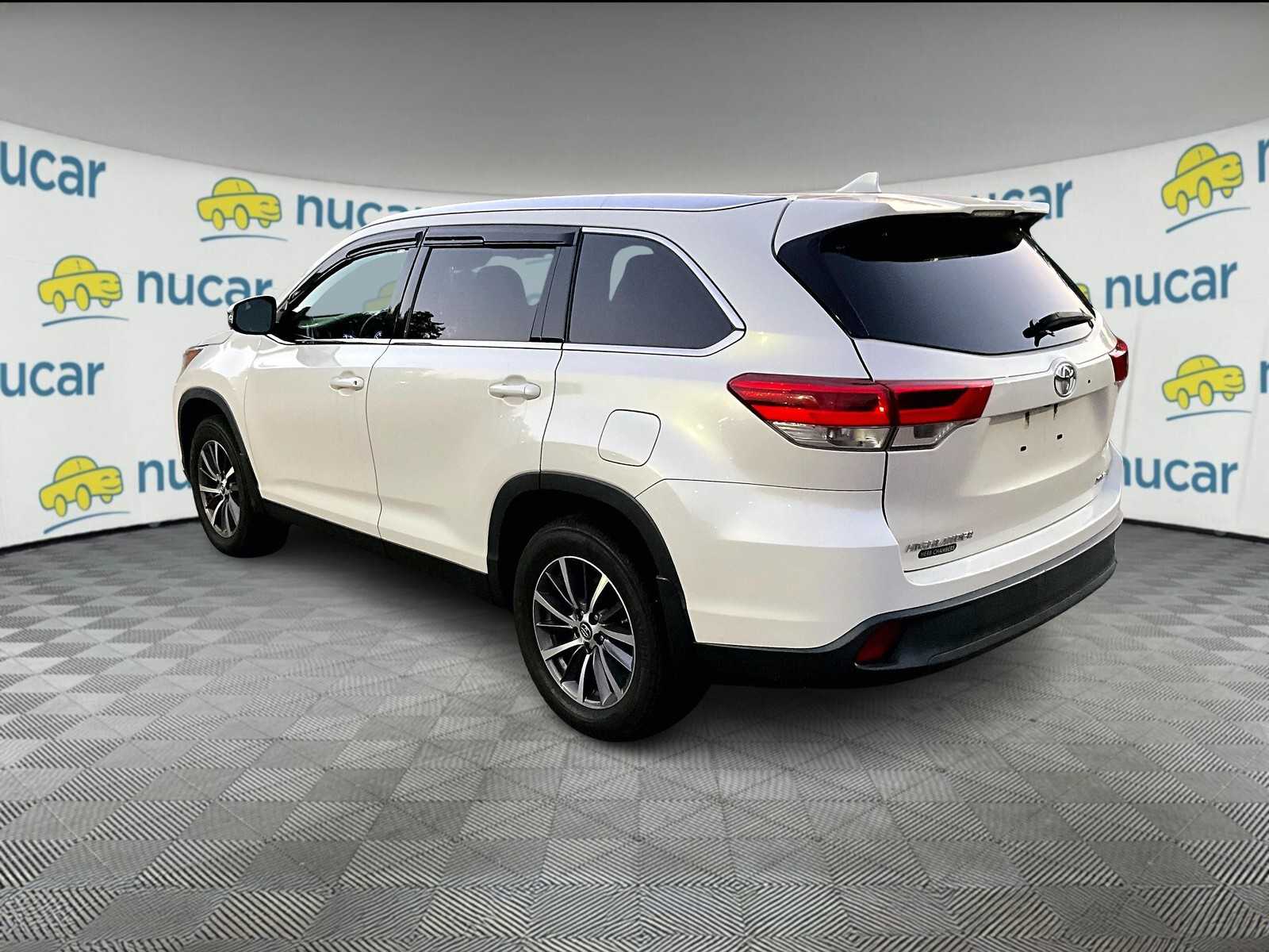 used 2019 Toyota Highlander car, priced at $27,050