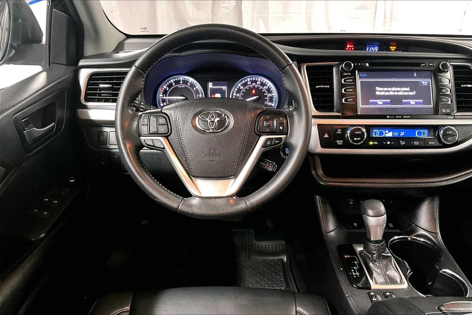 used 2019 Toyota Highlander car, priced at $27,998