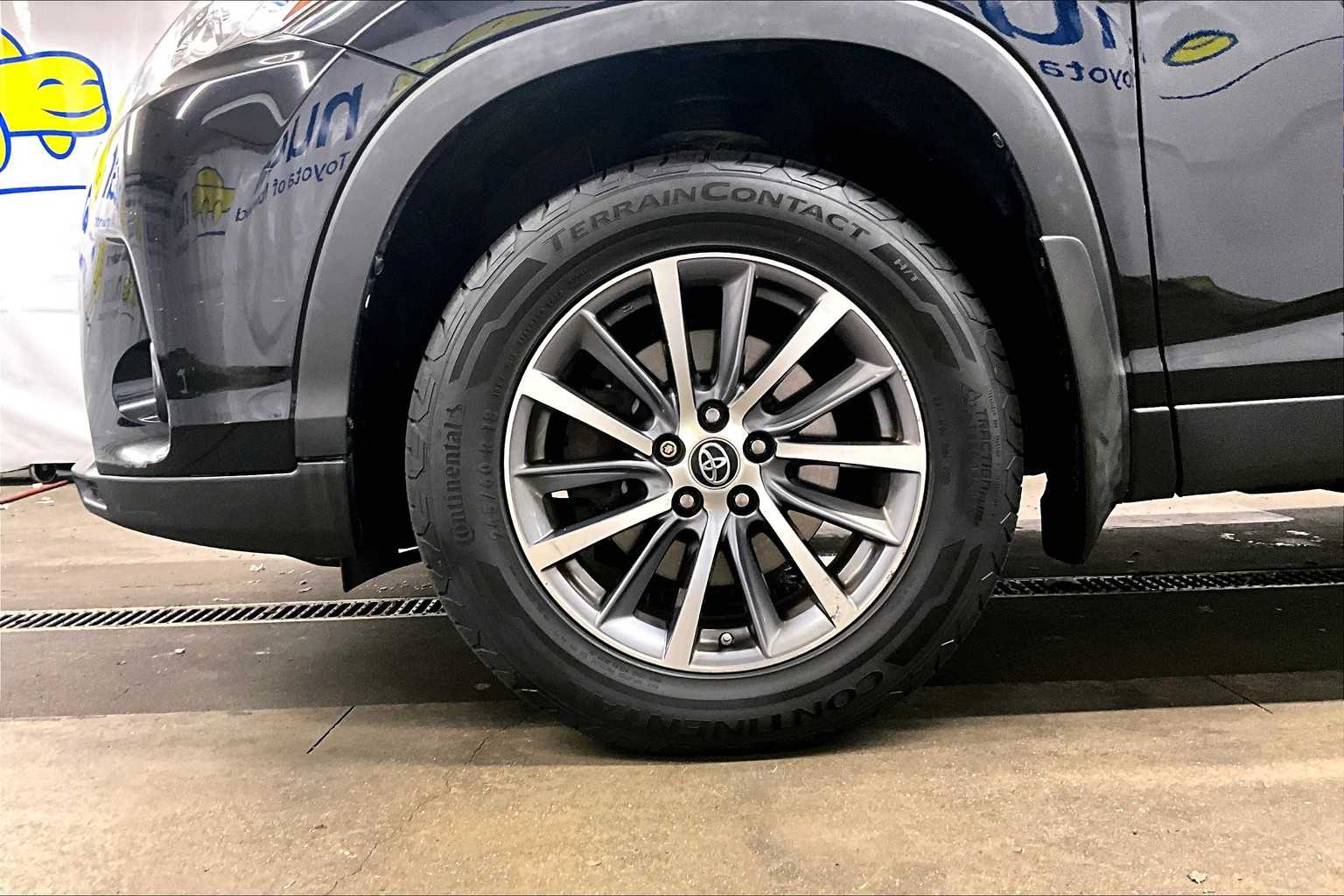 used 2019 Toyota Highlander car, priced at $27,998
