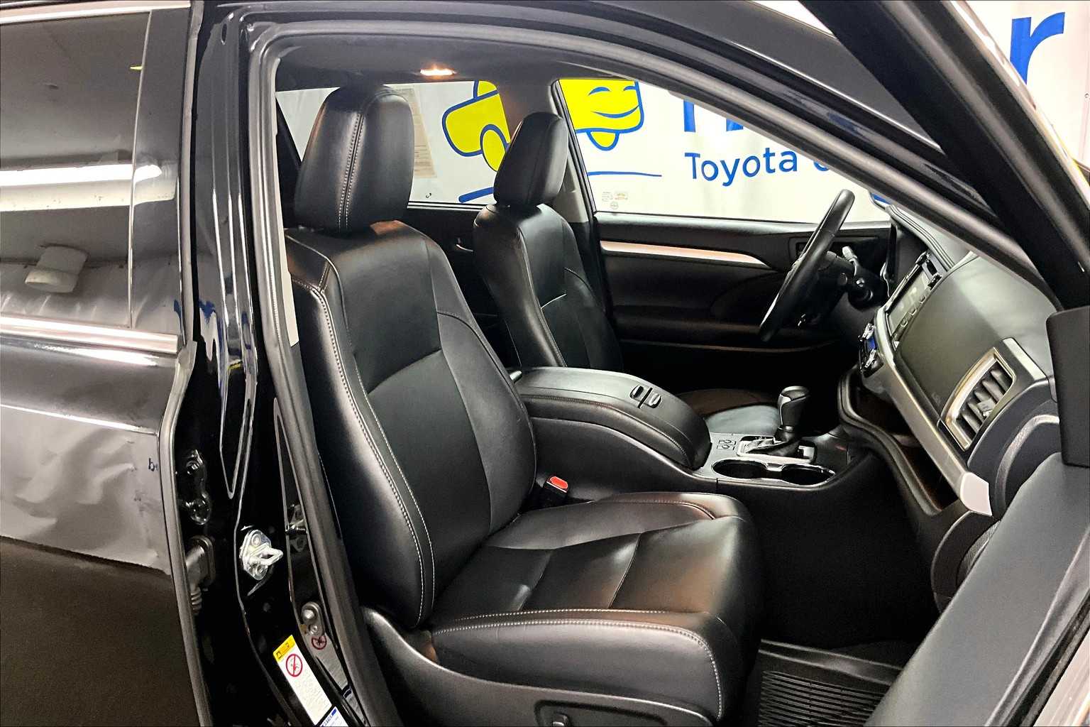 used 2019 Toyota Highlander car, priced at $27,998