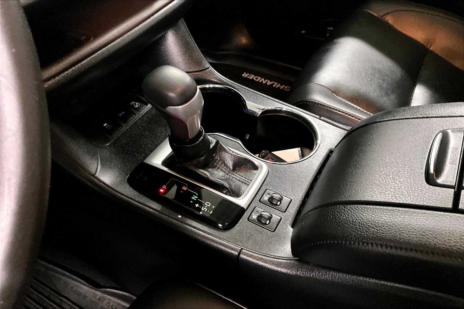 used 2019 Toyota Highlander car, priced at $27,998
