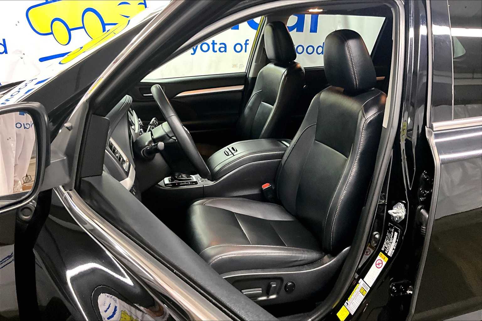 used 2019 Toyota Highlander car, priced at $27,998
