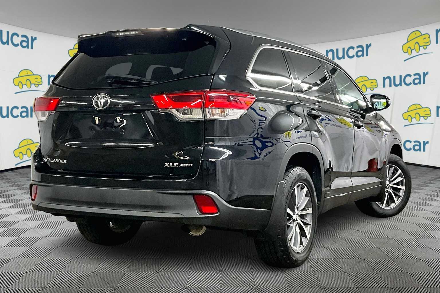 used 2019 Toyota Highlander car, priced at $27,998