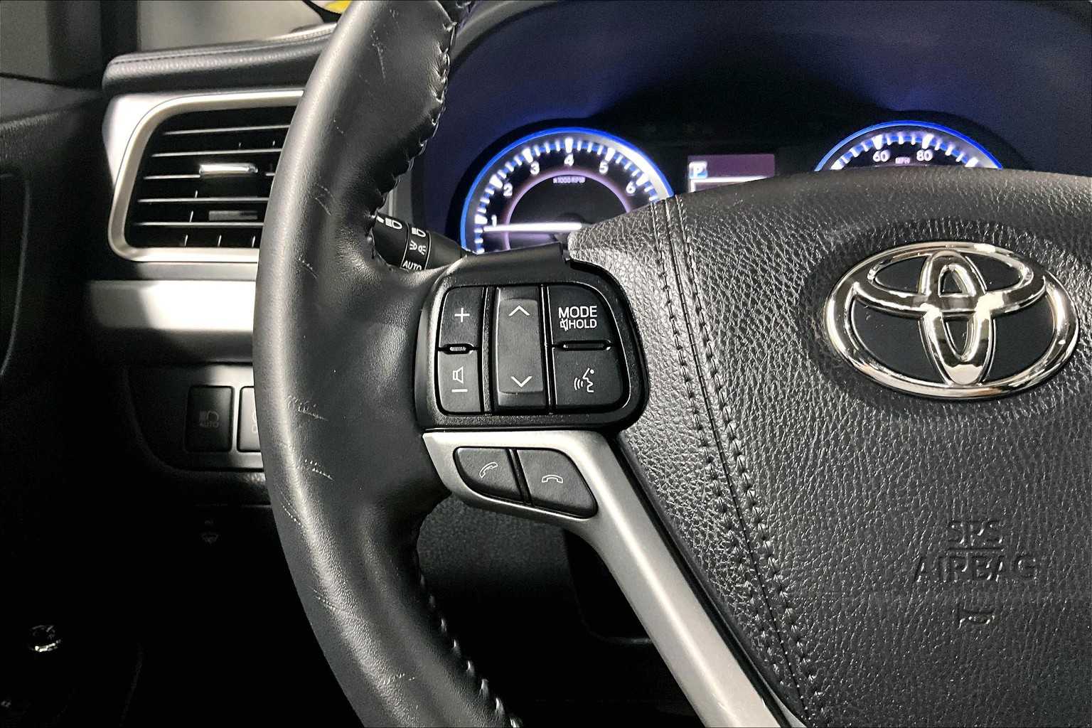 used 2019 Toyota Highlander car, priced at $27,998