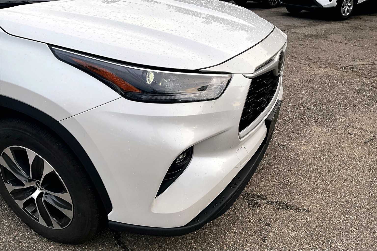 used 2023 Toyota Highlander car, priced at $38,477