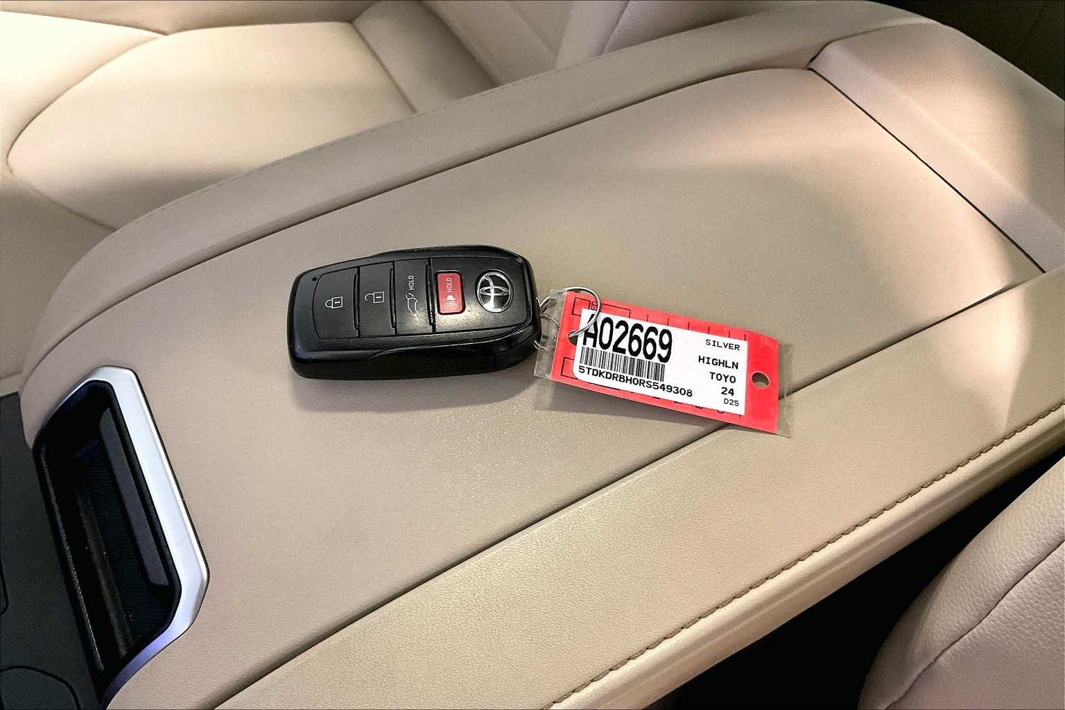 used 2024 Toyota Highlander car, priced at $41,594