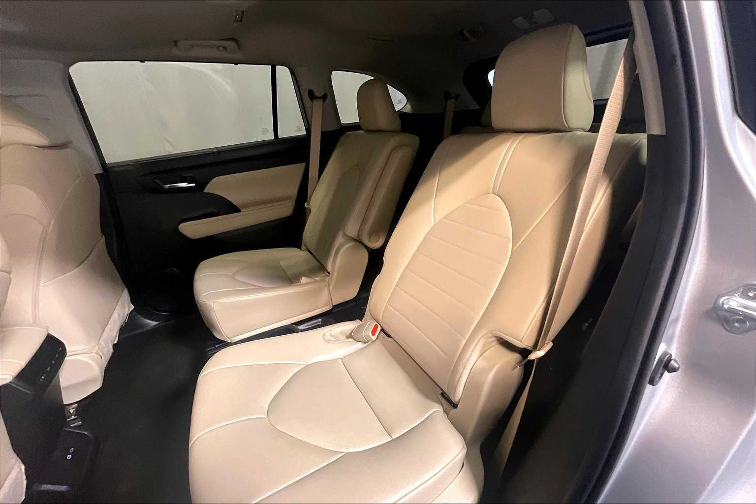 used 2024 Toyota Highlander car, priced at $41,594
