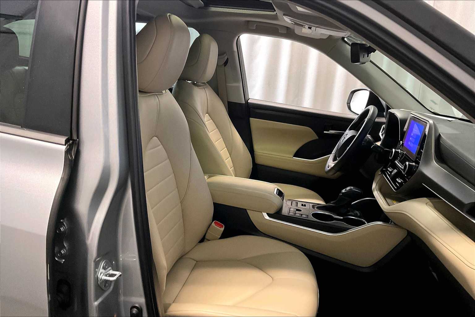 used 2024 Toyota Highlander car, priced at $41,594