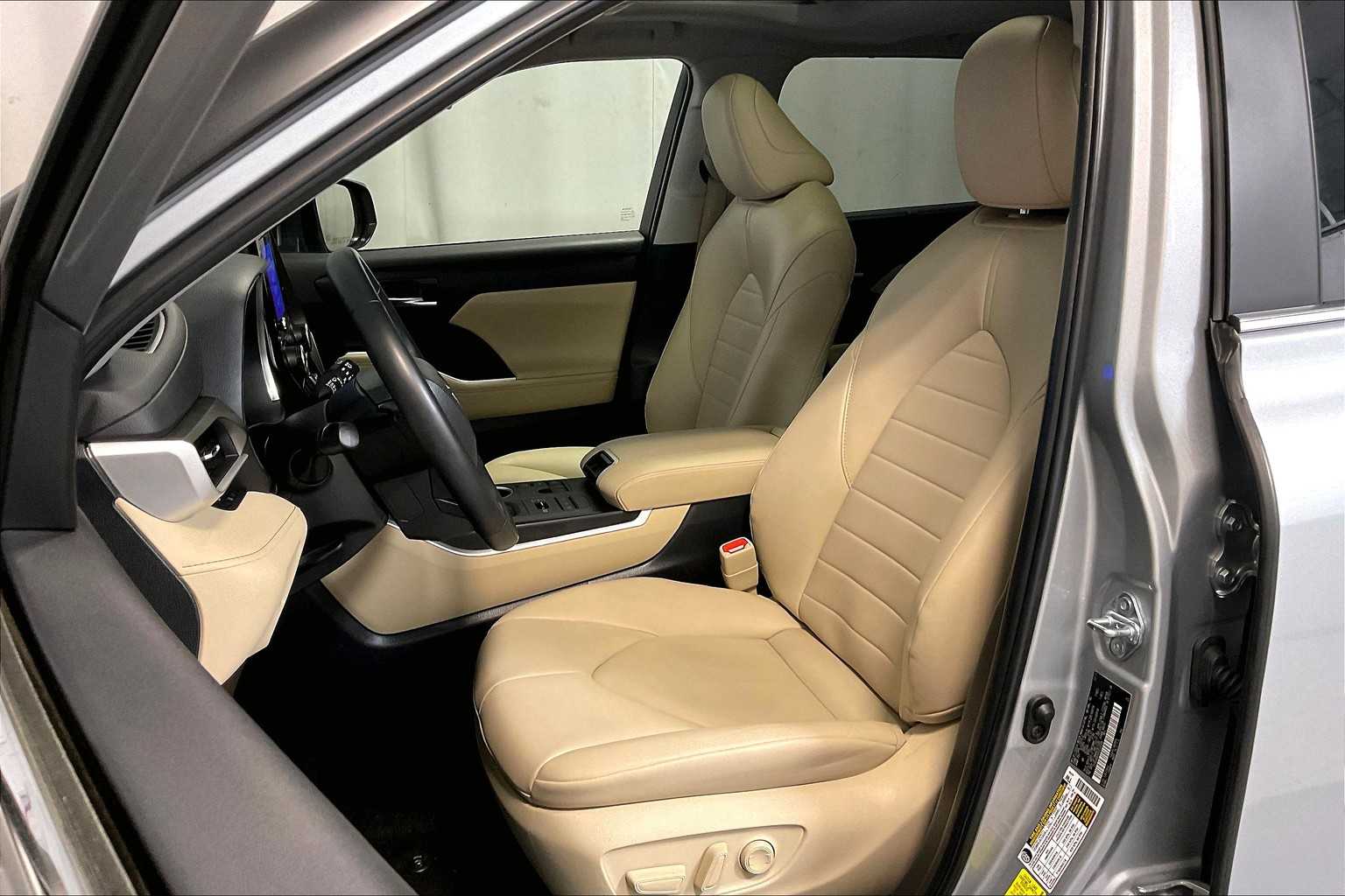 used 2024 Toyota Highlander car, priced at $41,594