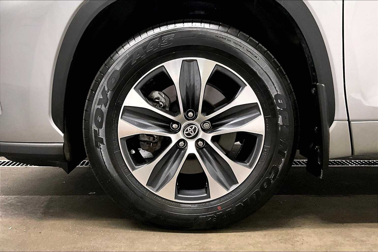 used 2024 Toyota Highlander car, priced at $41,519