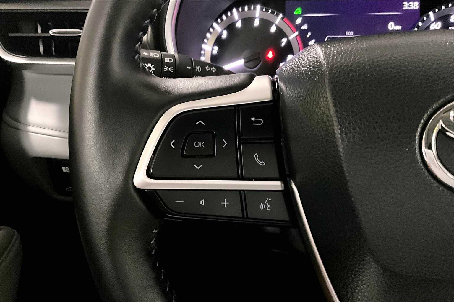 used 2024 Toyota Highlander car, priced at $41,519