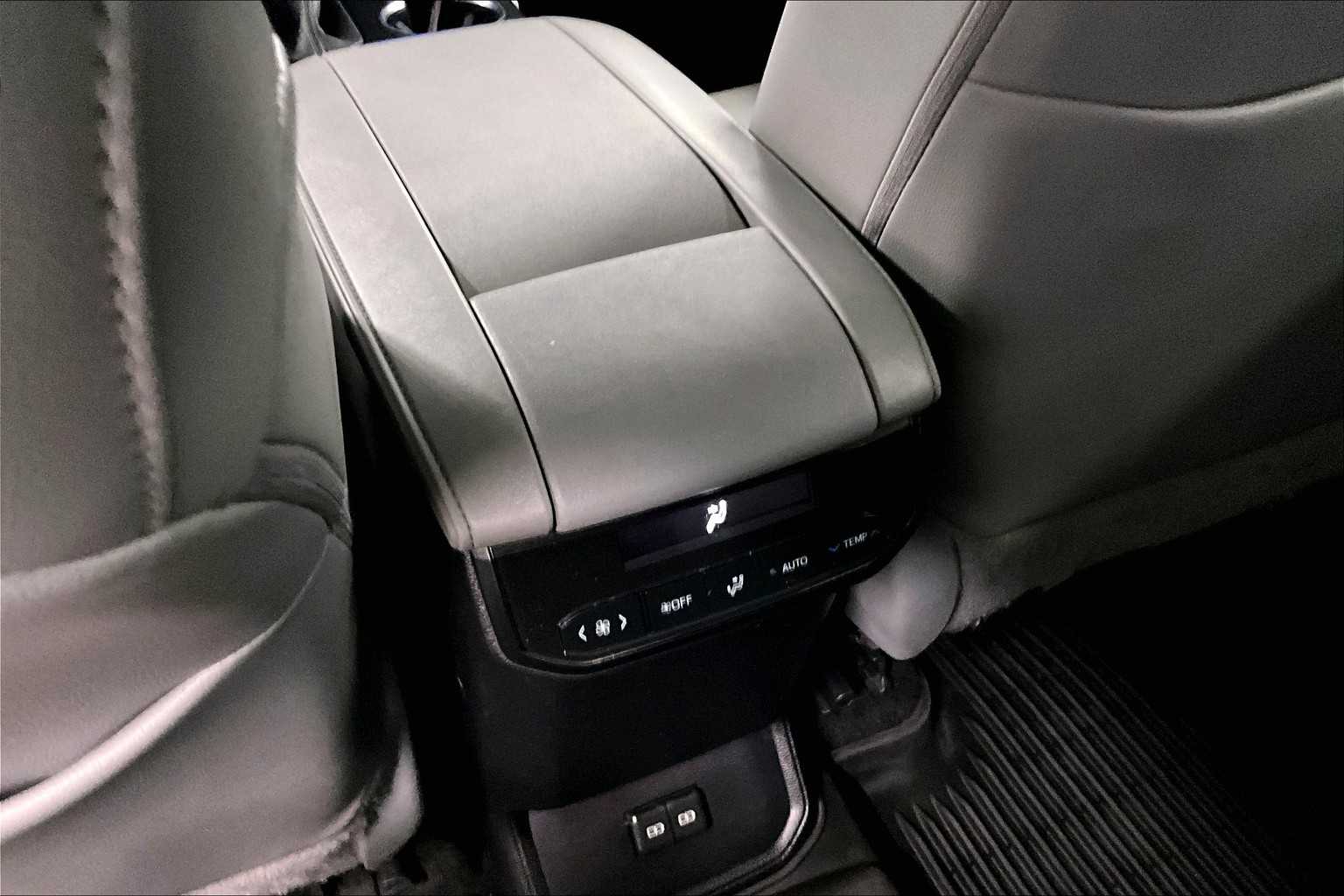used 2024 Toyota Highlander car, priced at $41,519