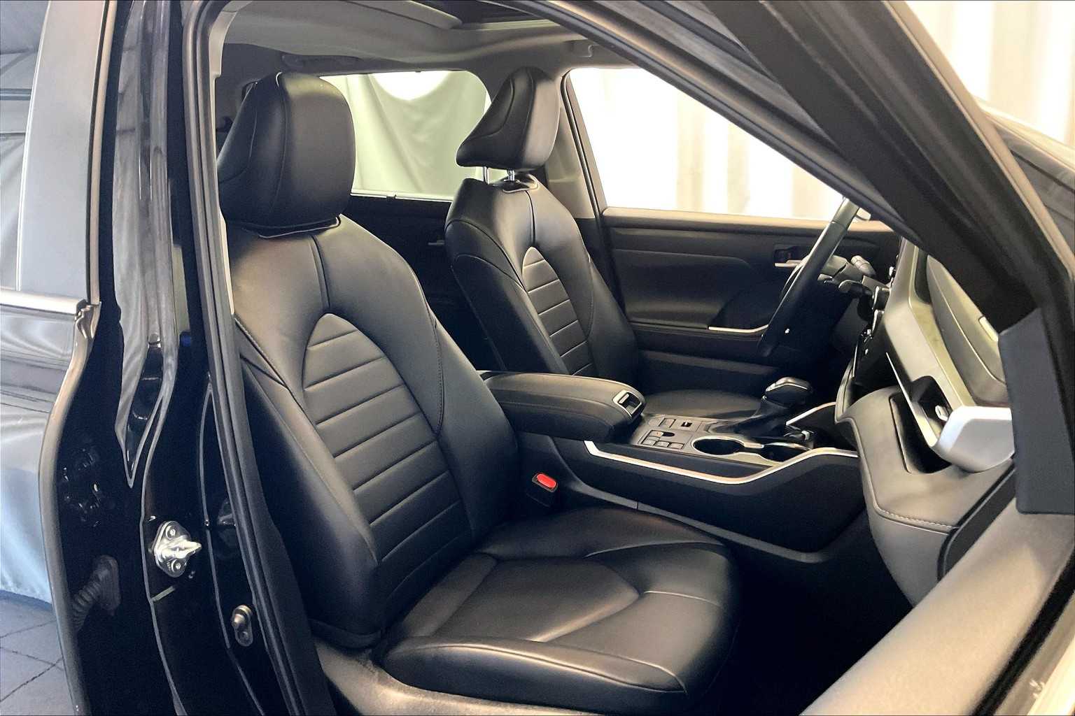 used 2024 Toyota Highlander car, priced at $42,805