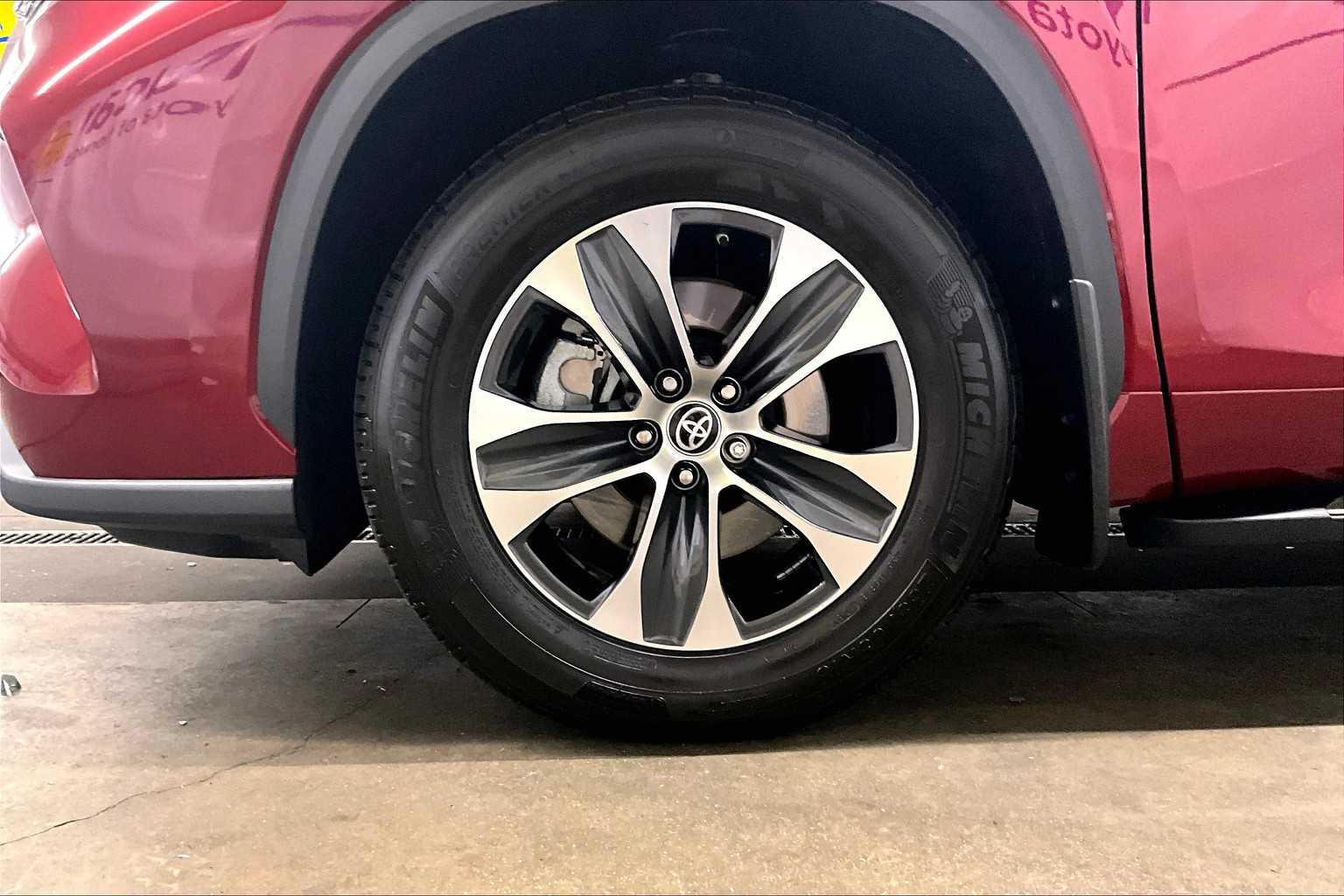 used 2025 Toyota Highlander car, priced at $46,900