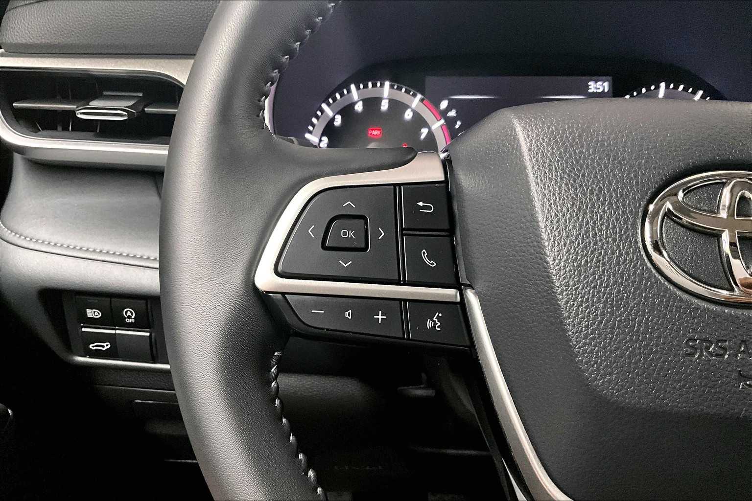 used 2025 Toyota Highlander car, priced at $46,900