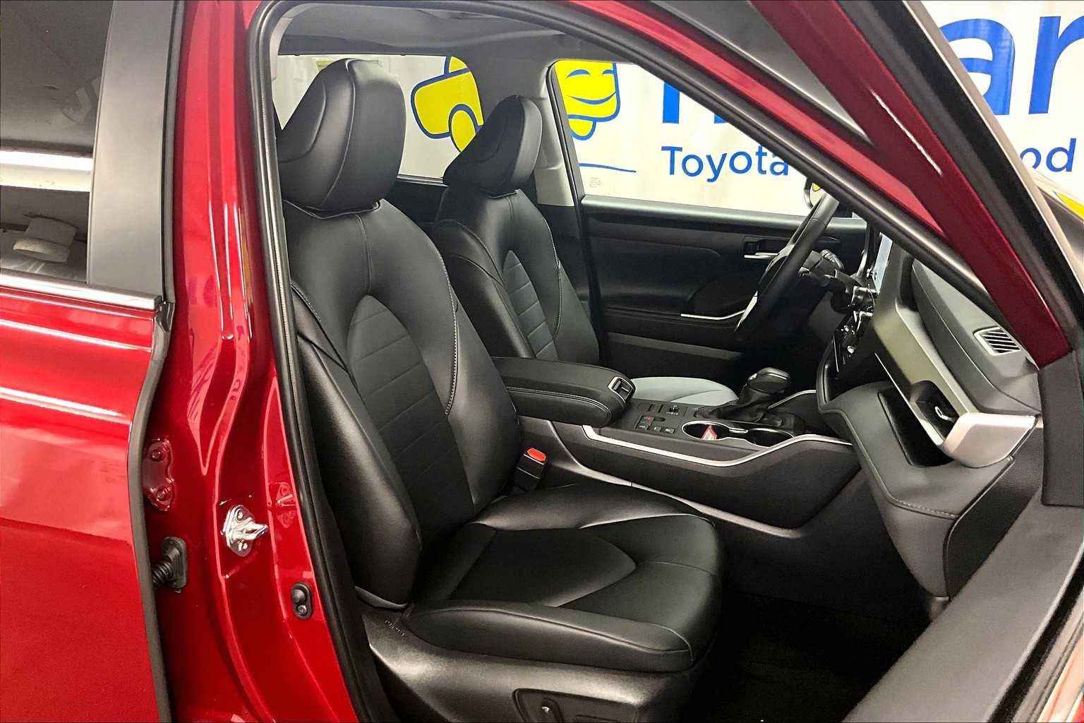 used 2025 Toyota Highlander car, priced at $46,900