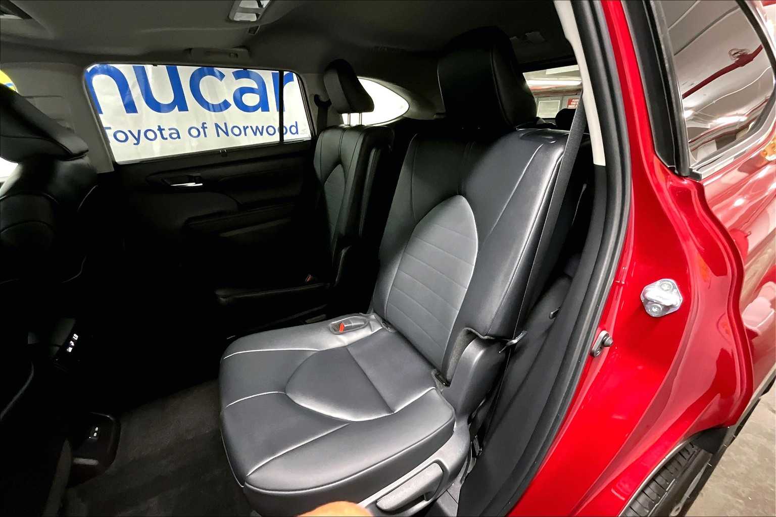 used 2025 Toyota Highlander car, priced at $46,900