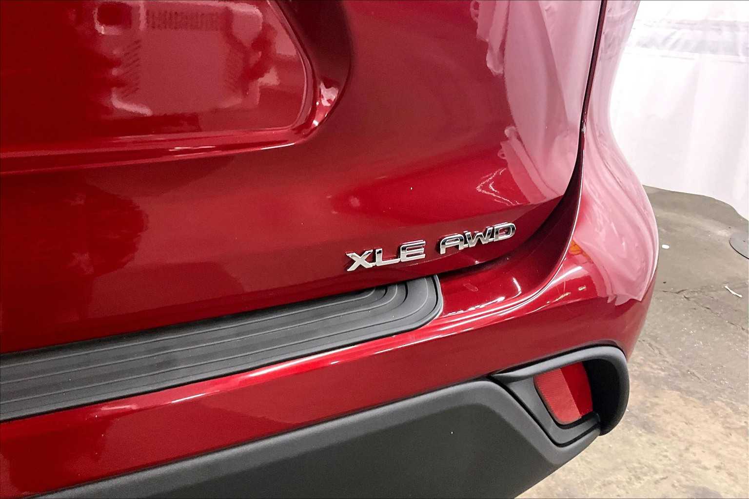 used 2025 Toyota Highlander car, priced at $46,900