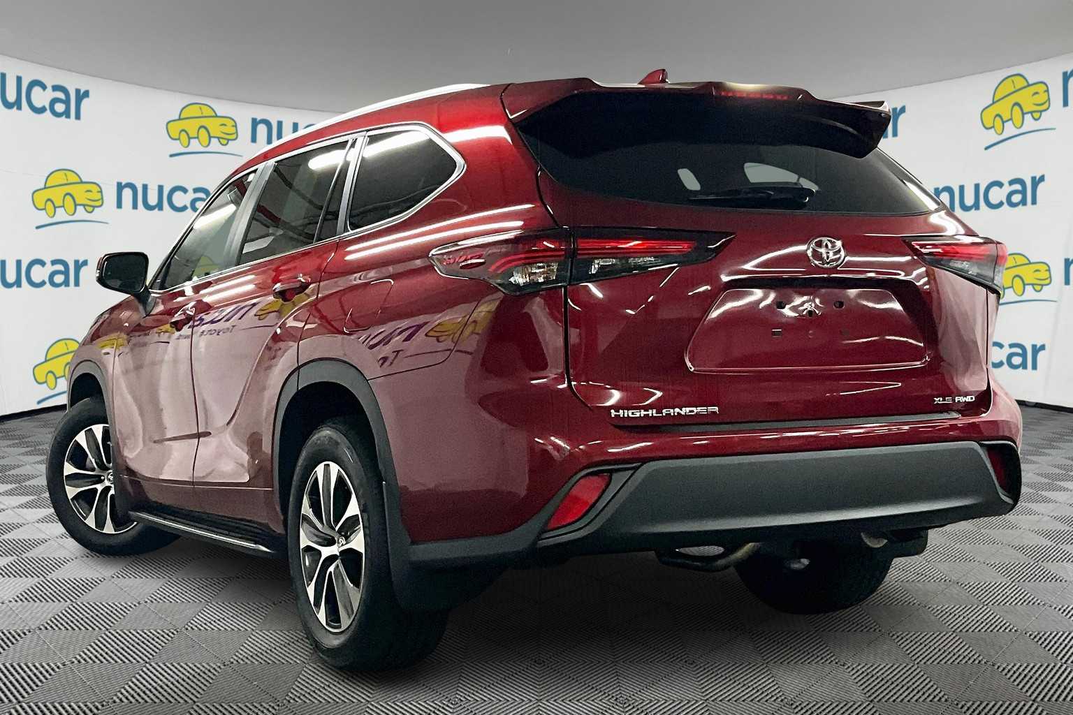 used 2025 Toyota Highlander car, priced at $46,900