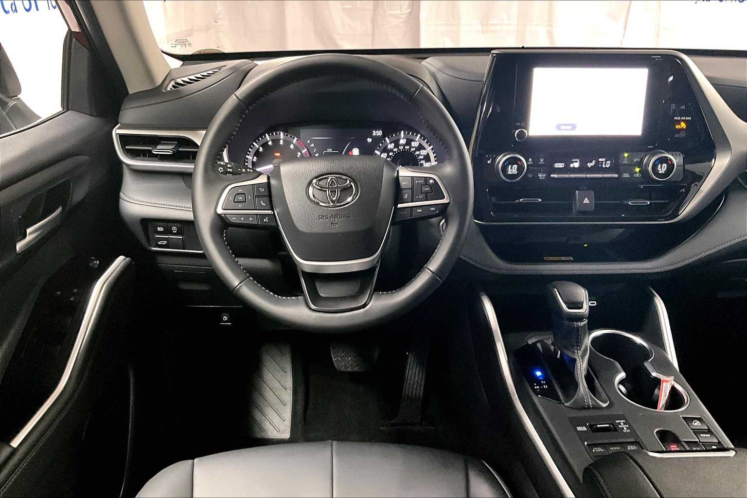 used 2025 Toyota Highlander car, priced at $46,900