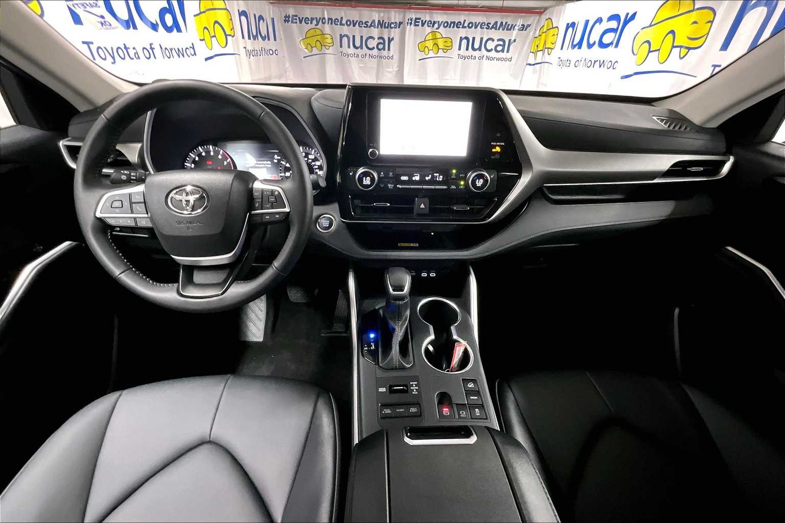 used 2025 Toyota Highlander car, priced at $46,900