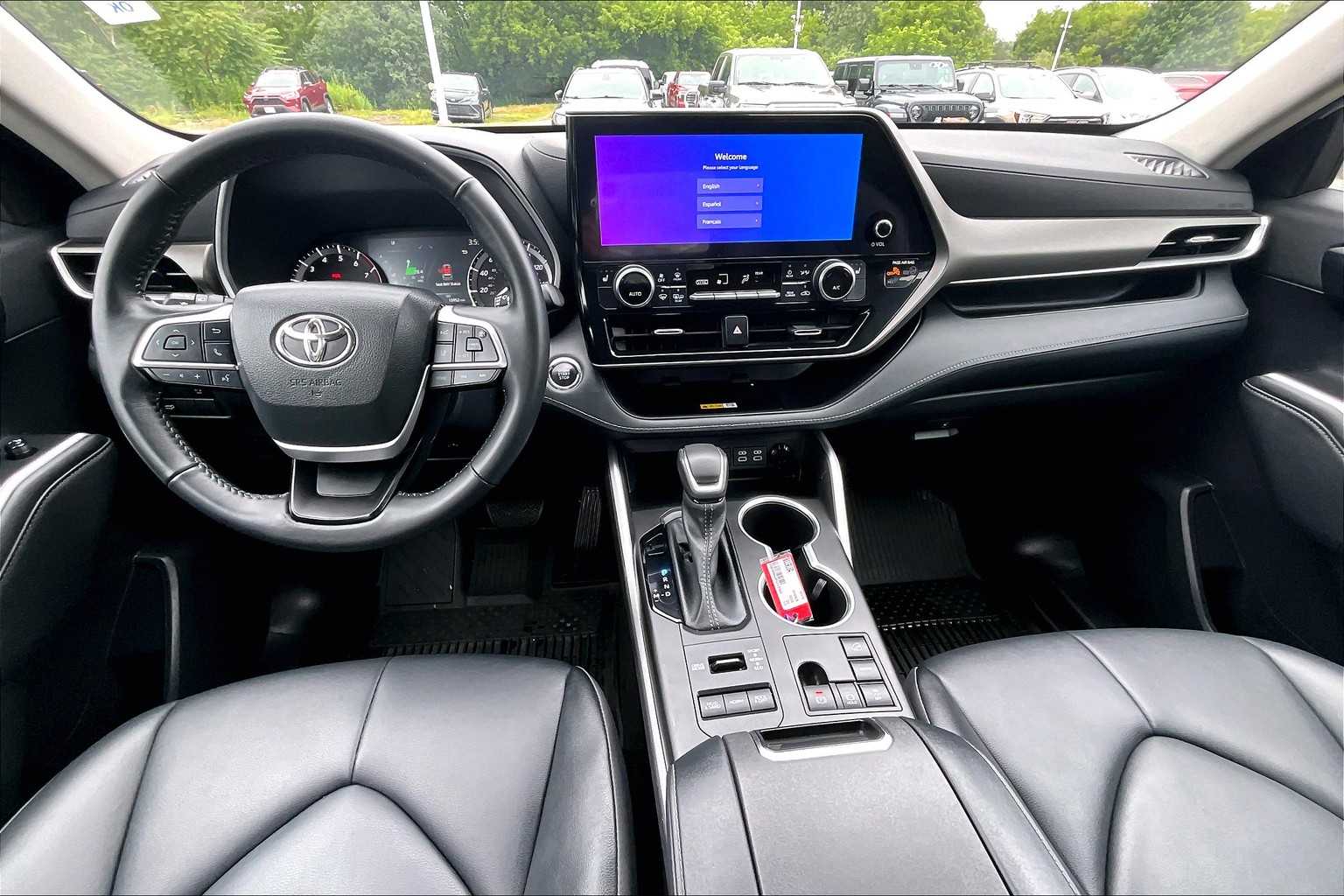 used 2023 Toyota Highlander car, priced at $36,777