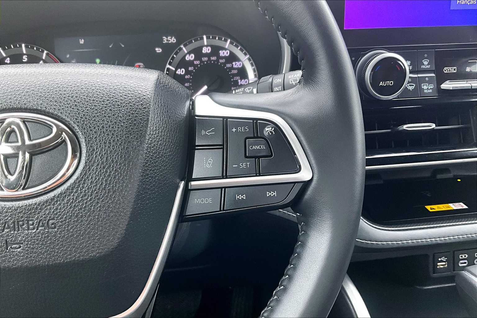 used 2023 Toyota Highlander car, priced at $36,777