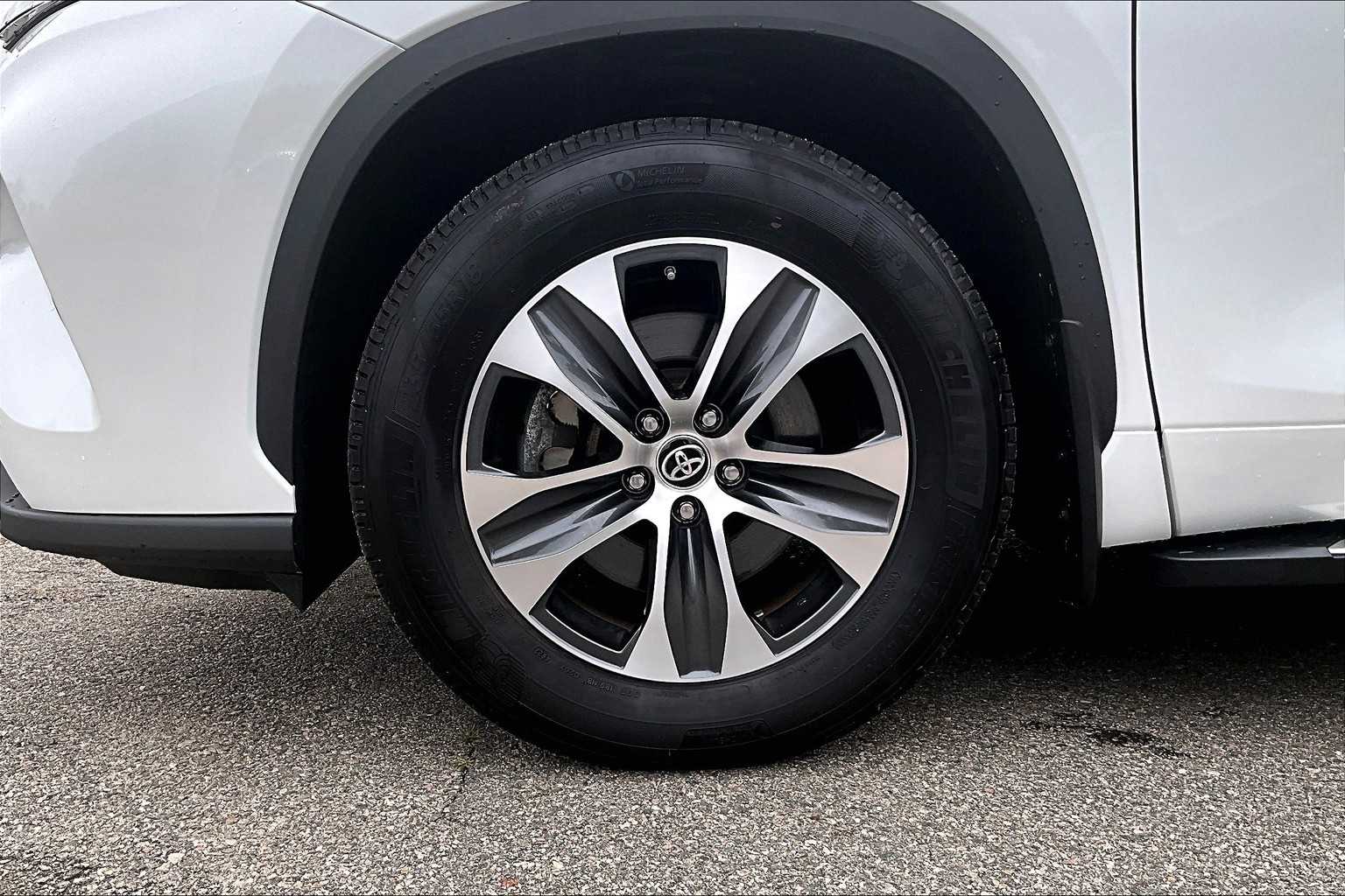 used 2023 Toyota Highlander car, priced at $36,777