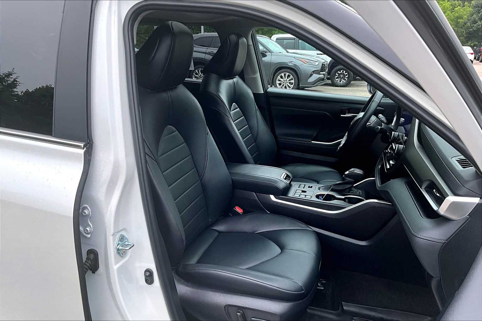 used 2023 Toyota Highlander car, priced at $36,777