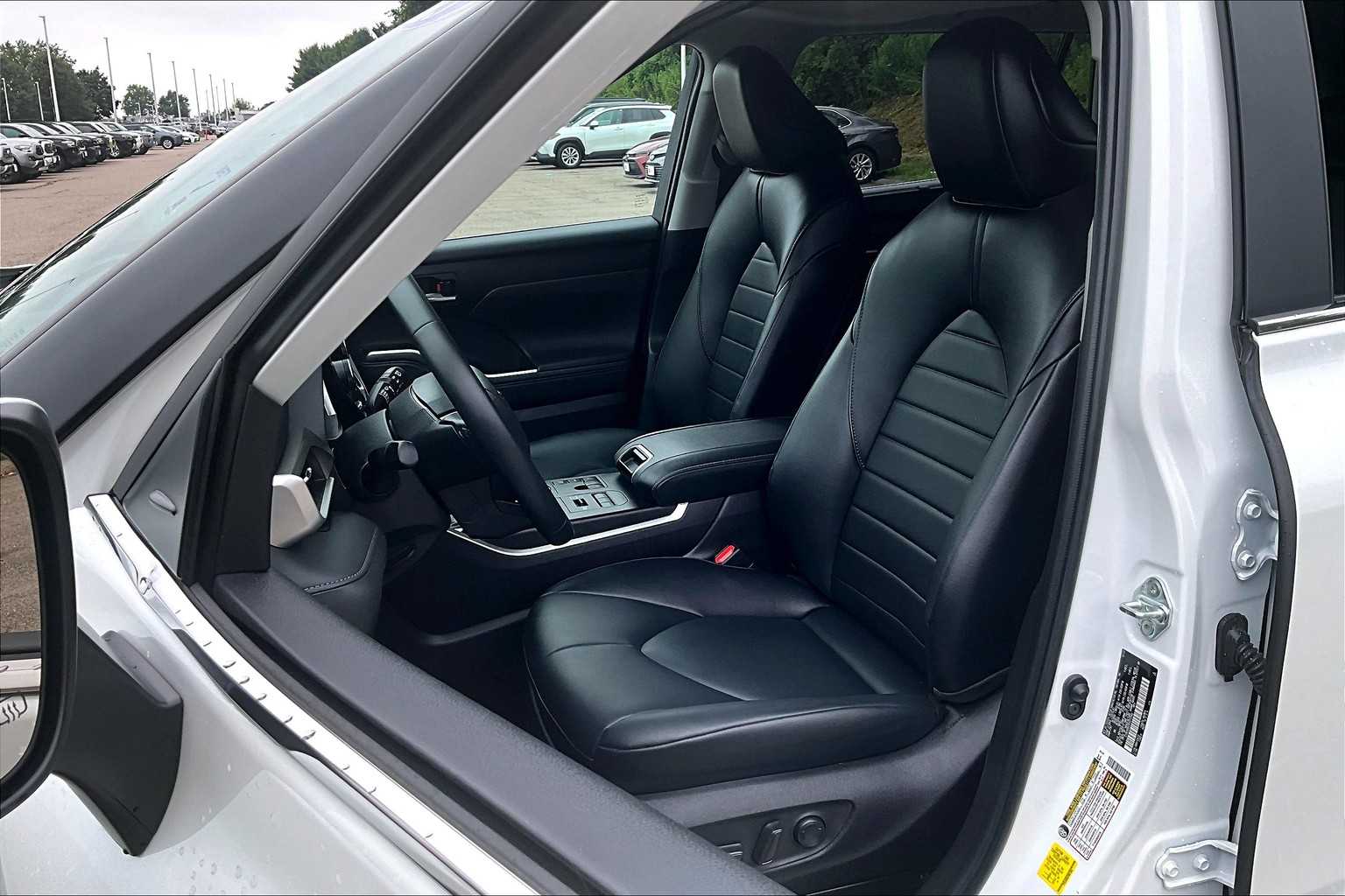used 2023 Toyota Highlander car, priced at $36,777
