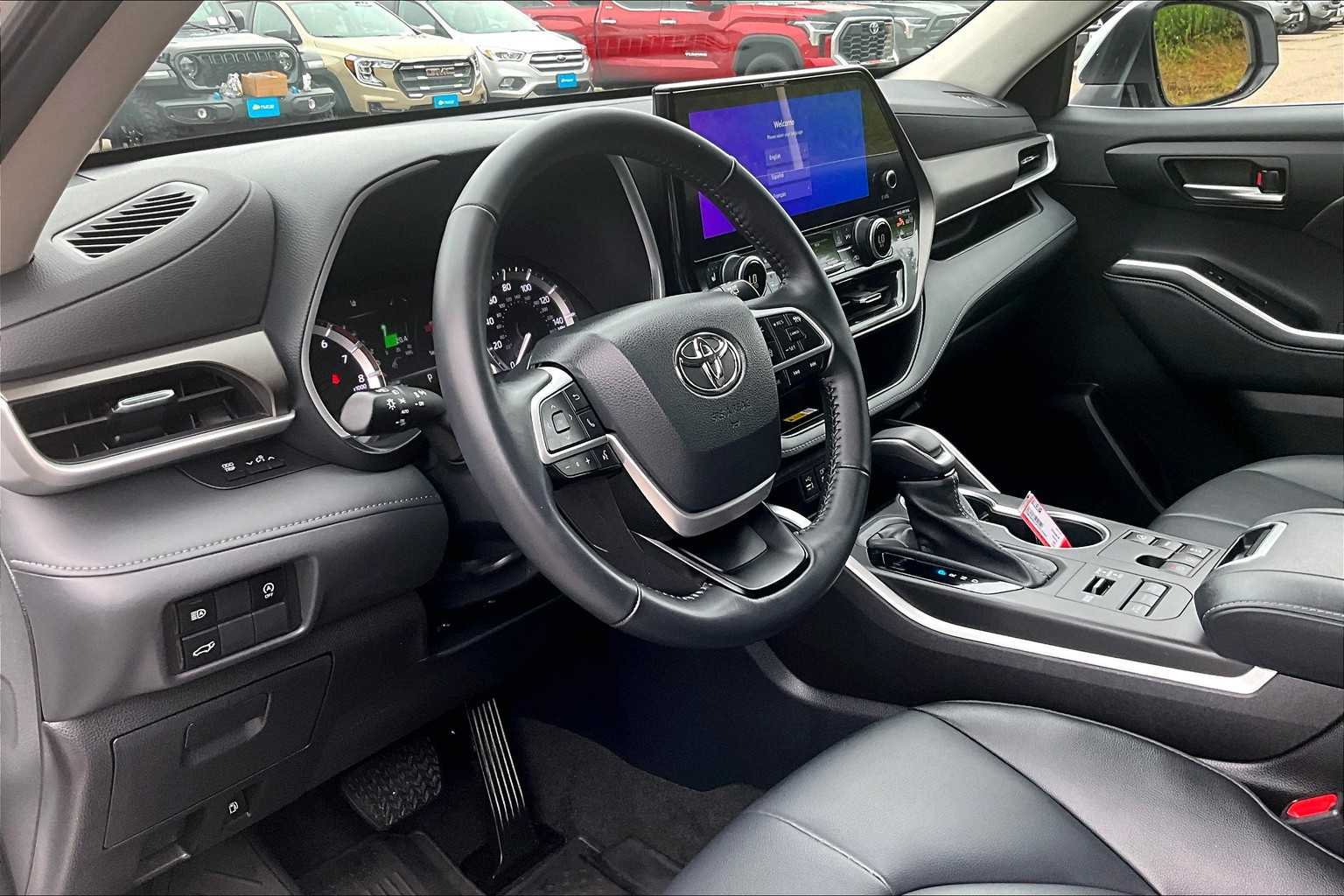 used 2023 Toyota Highlander car, priced at $36,777