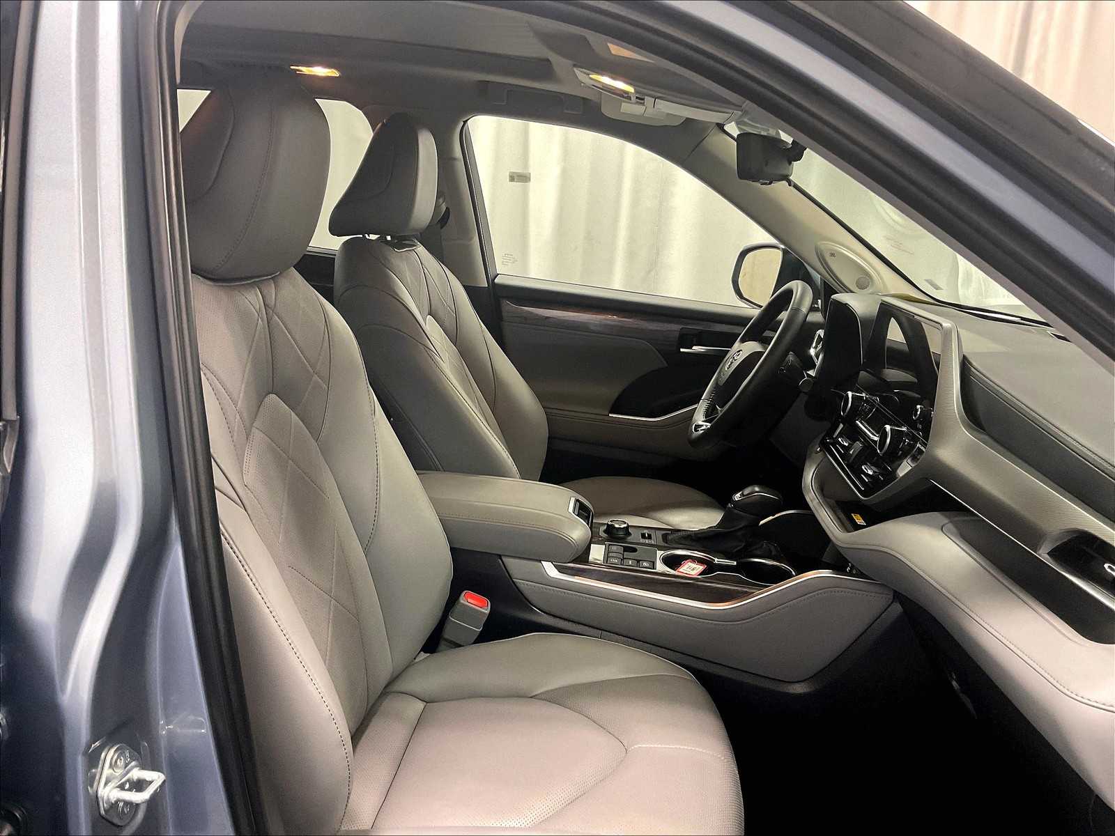 used 2024 Toyota Highlander car, priced at $49,394