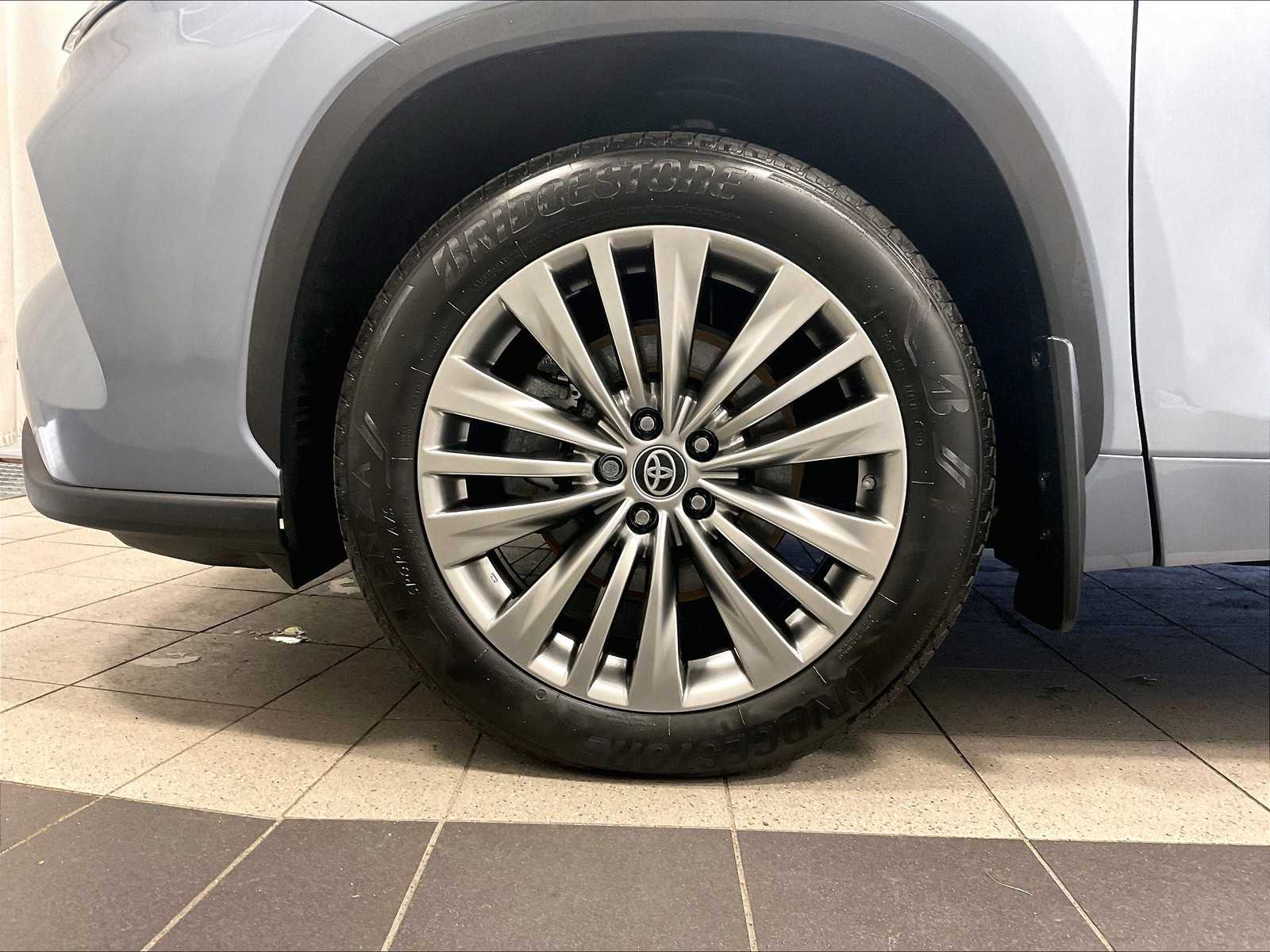 used 2024 Toyota Highlander car, priced at $49,394