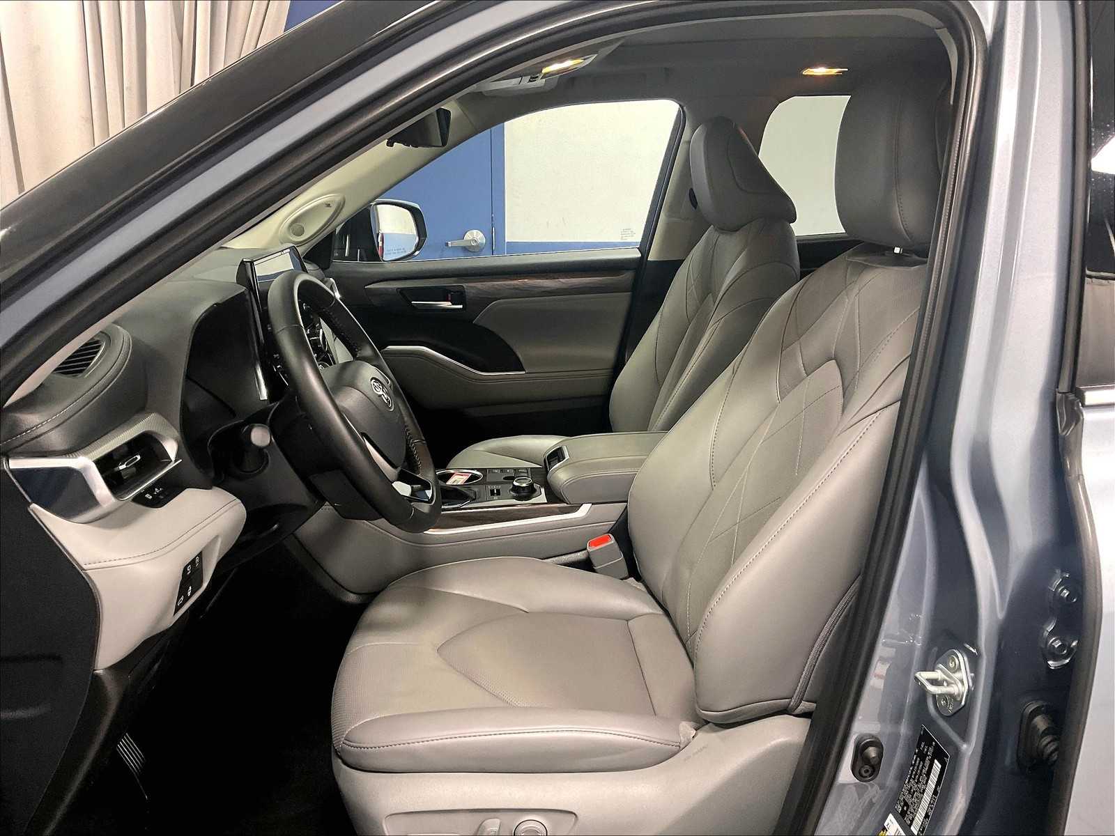 used 2024 Toyota Highlander car, priced at $49,394