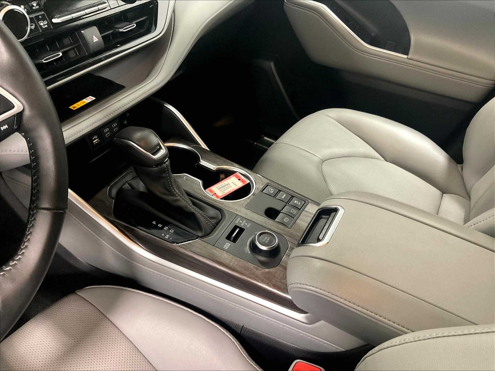 used 2024 Toyota Highlander car, priced at $49,394