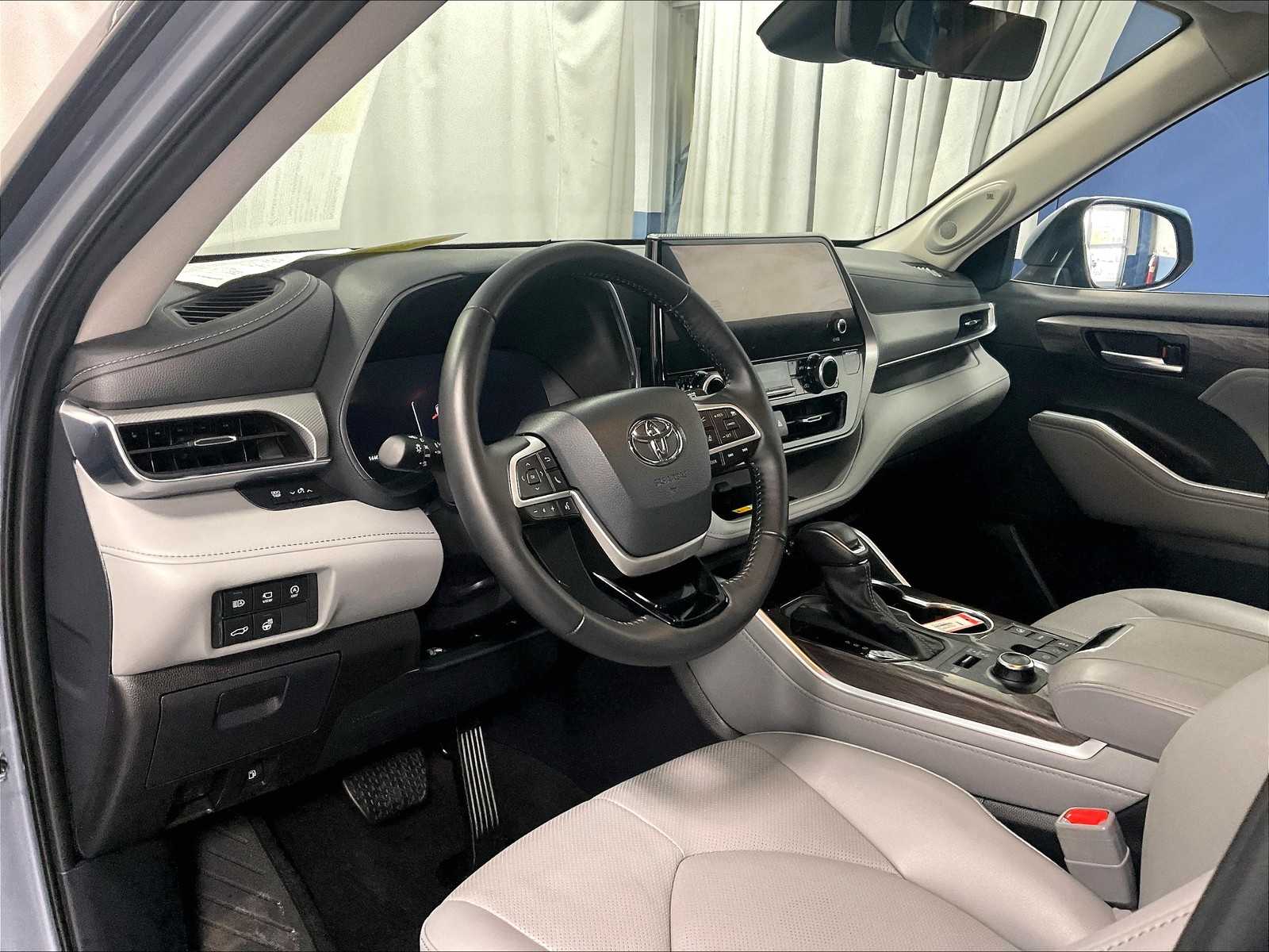 used 2024 Toyota Highlander car, priced at $49,394