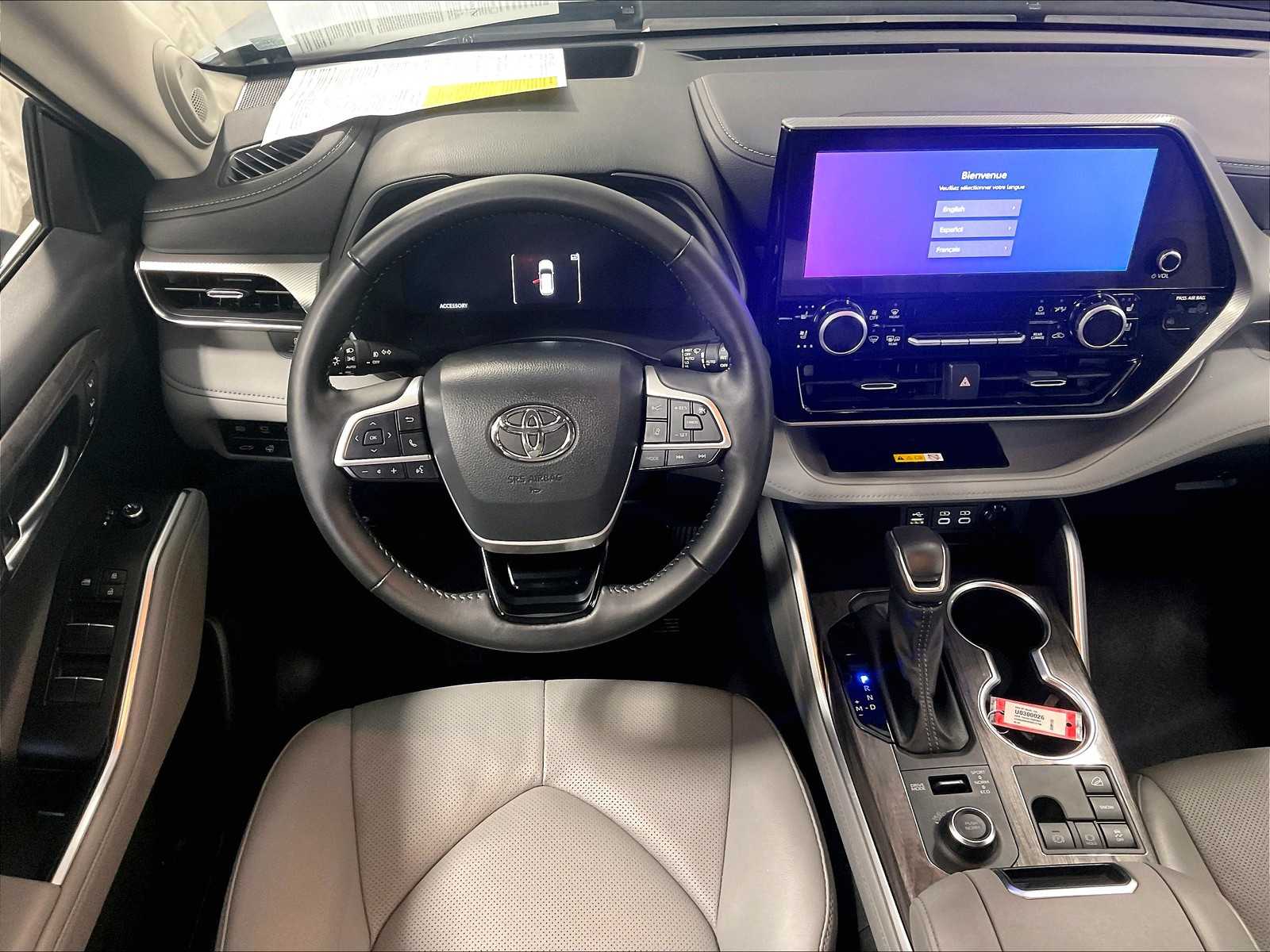 used 2024 Toyota Highlander car, priced at $49,394