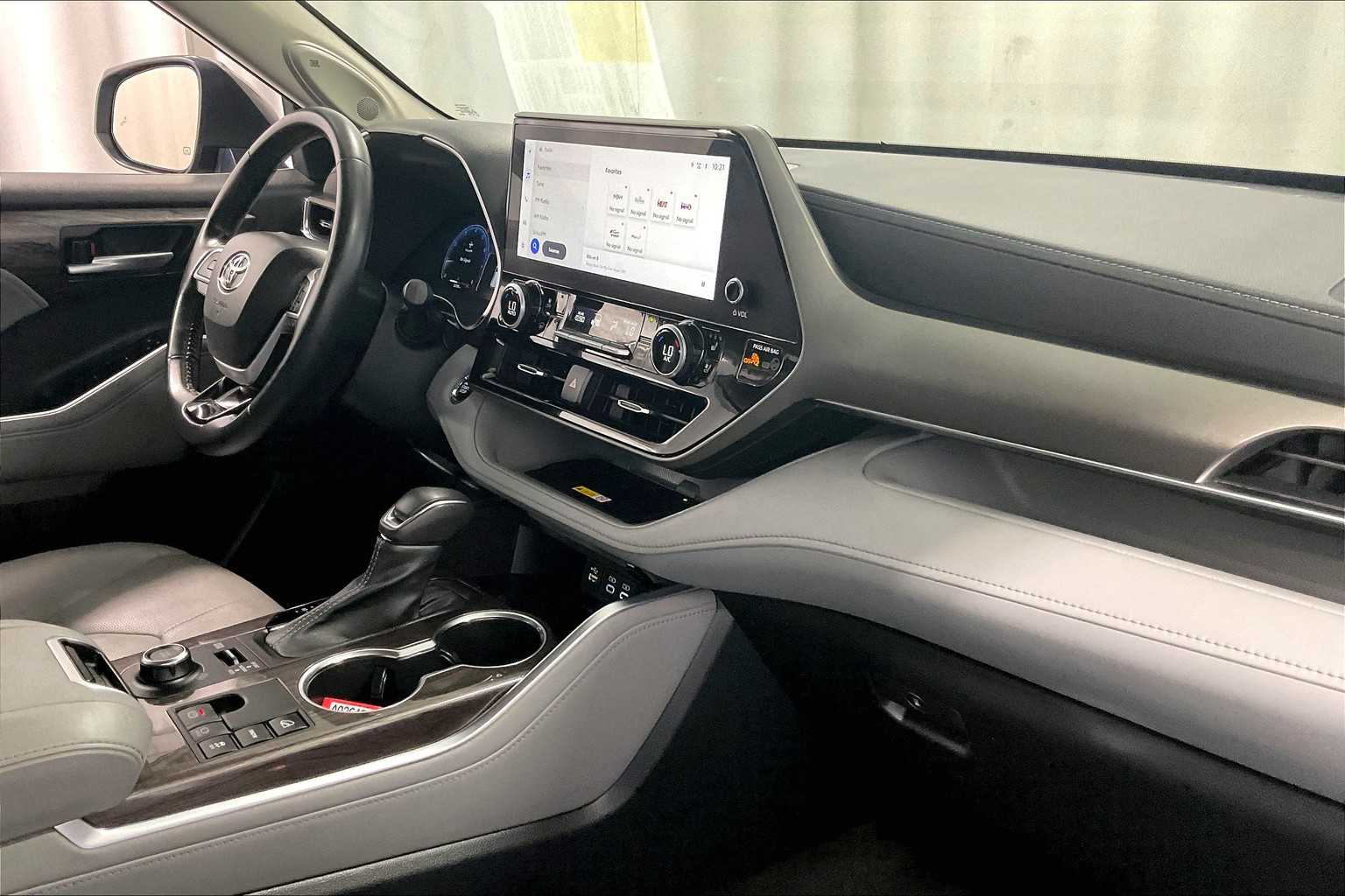 used 2023 Toyota Highlander car, priced at $42,988