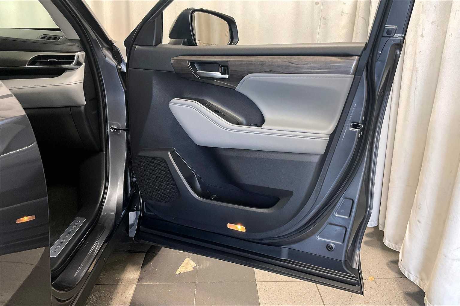 used 2023 Toyota Highlander car, priced at $42,988
