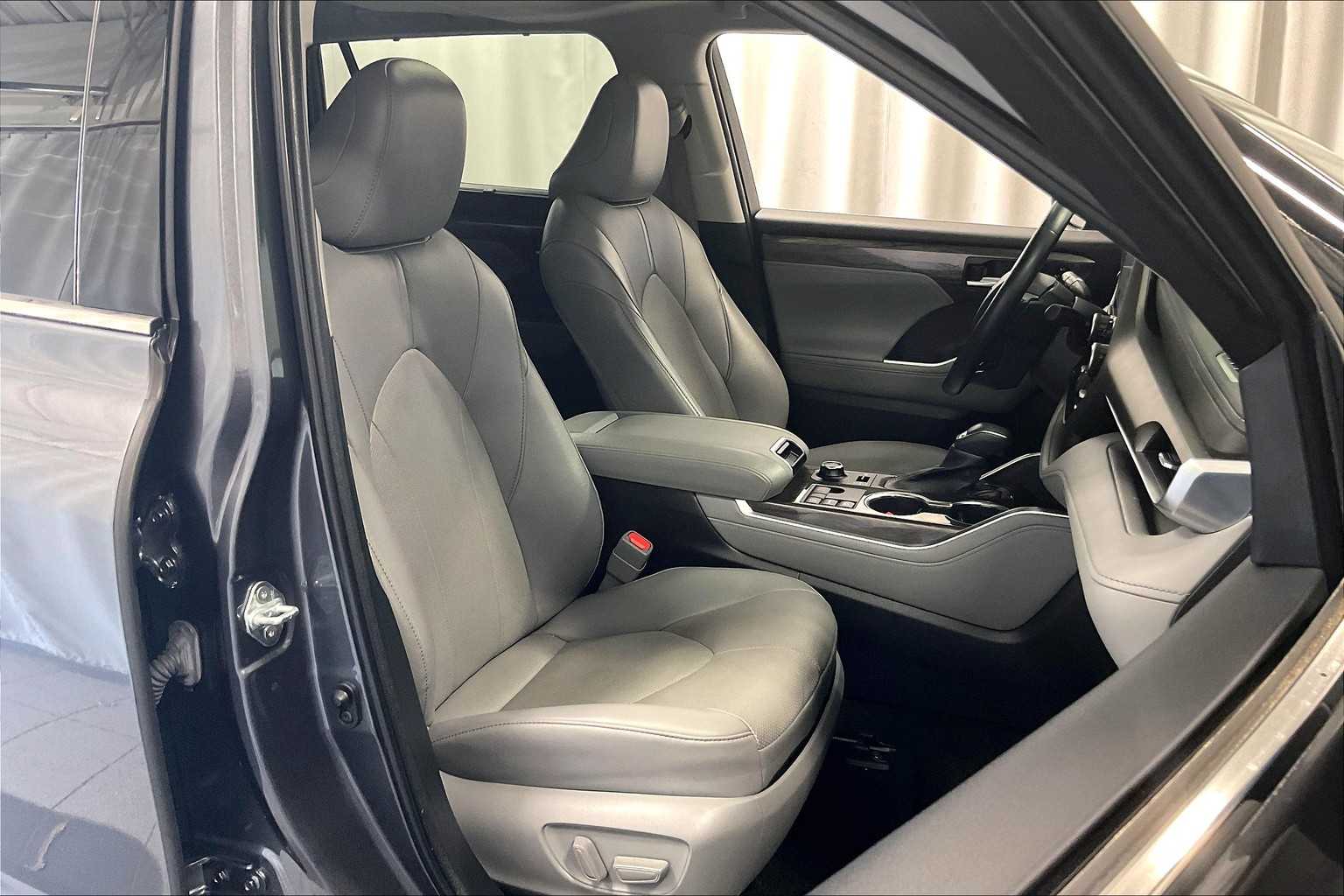 used 2023 Toyota Highlander car, priced at $42,988
