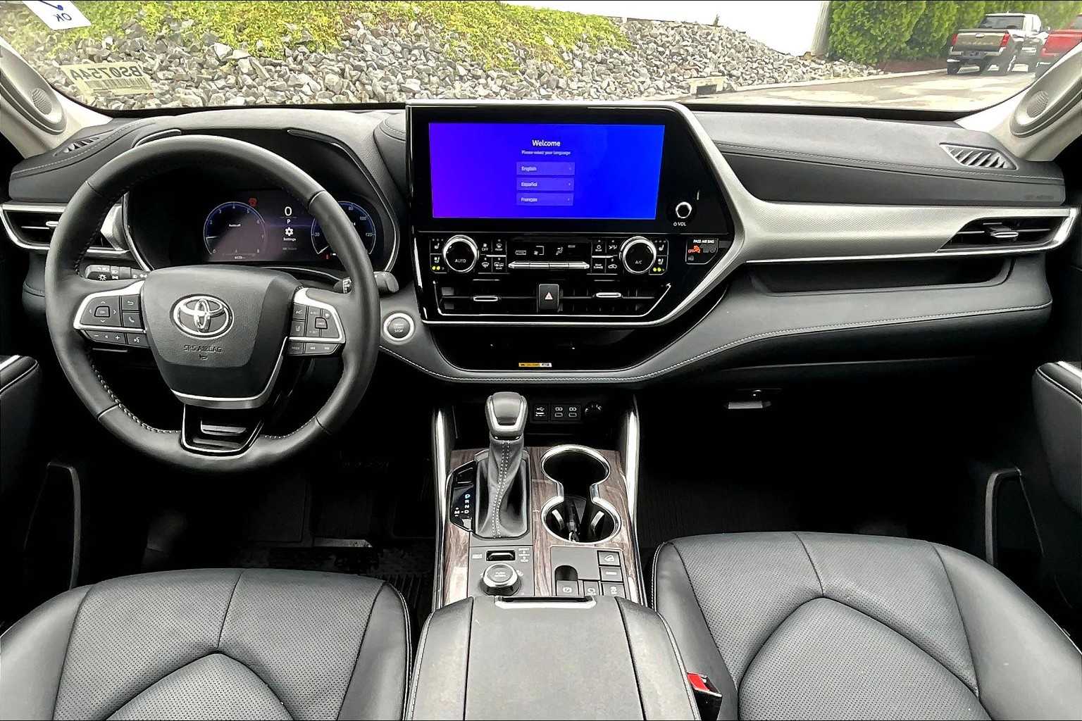 used 2024 Toyota Highlander car, priced at $50,998