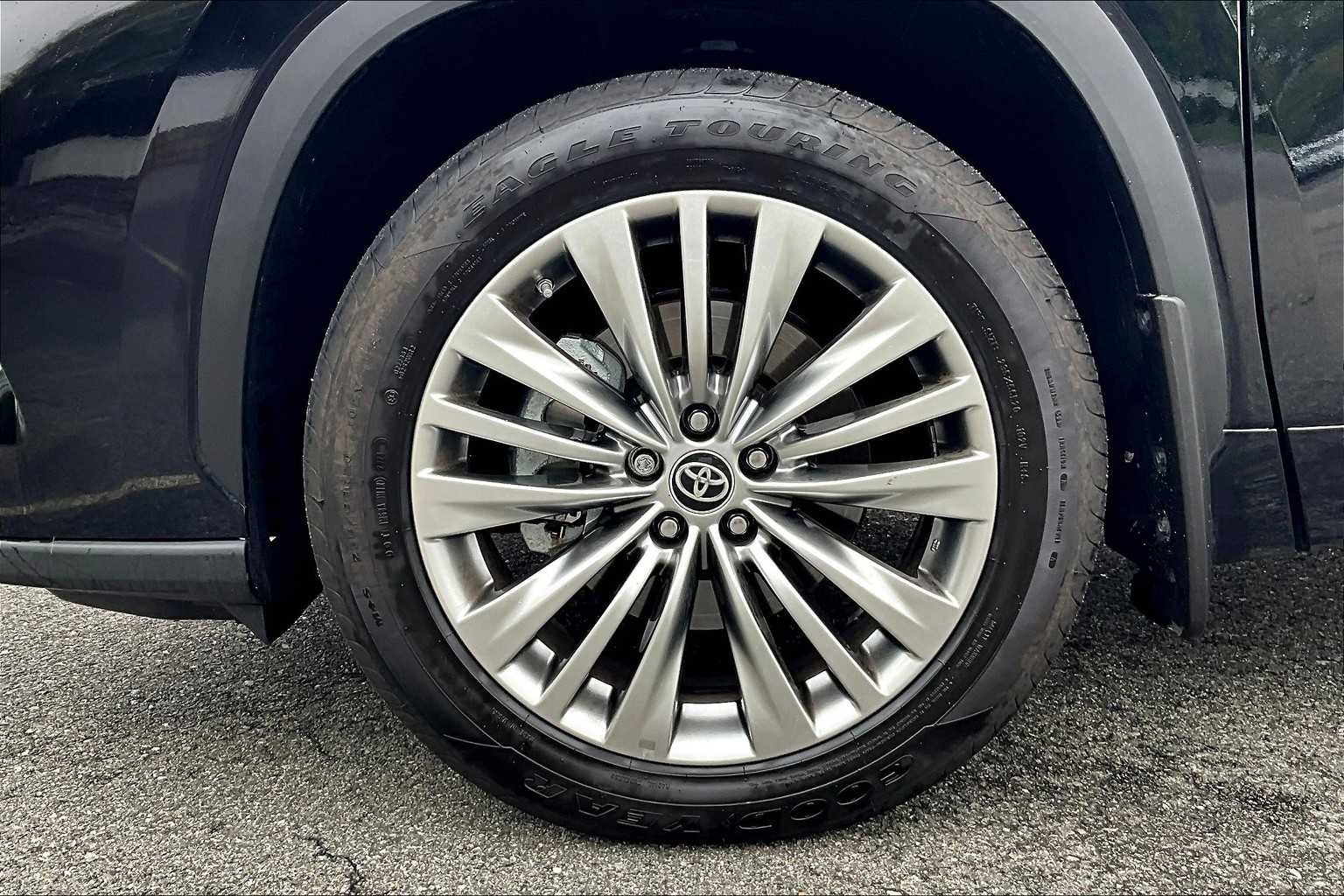 used 2024 Toyota Highlander car, priced at $50,998