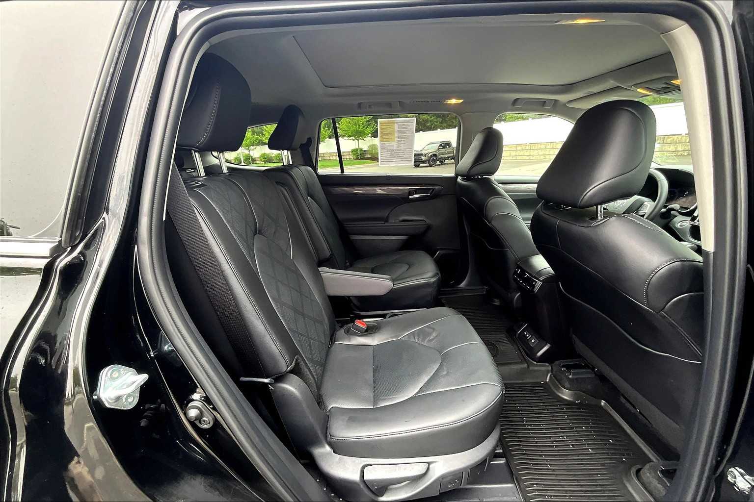 used 2024 Toyota Highlander car, priced at $50,998