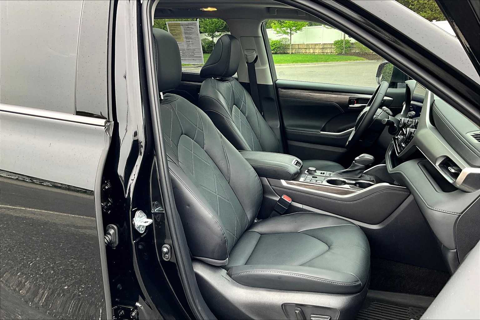 used 2024 Toyota Highlander car, priced at $50,998